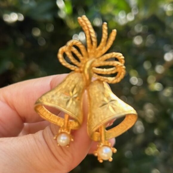 HOLIDAY🎄🎄MAMSELLE Christmas Bells Gold Holiday BROOCH - Picture 4 of 10